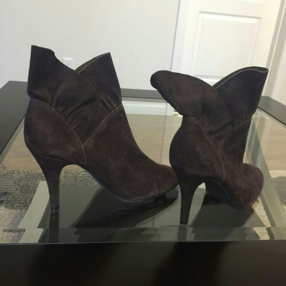 Nine West brown suede booties
